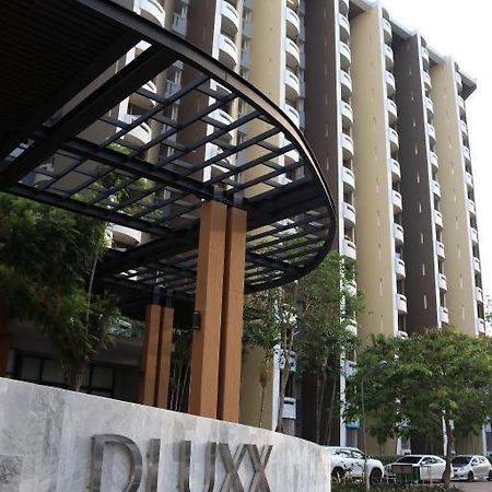 Hotel Dluxx Thammasat Pathum Thani Exterior foto