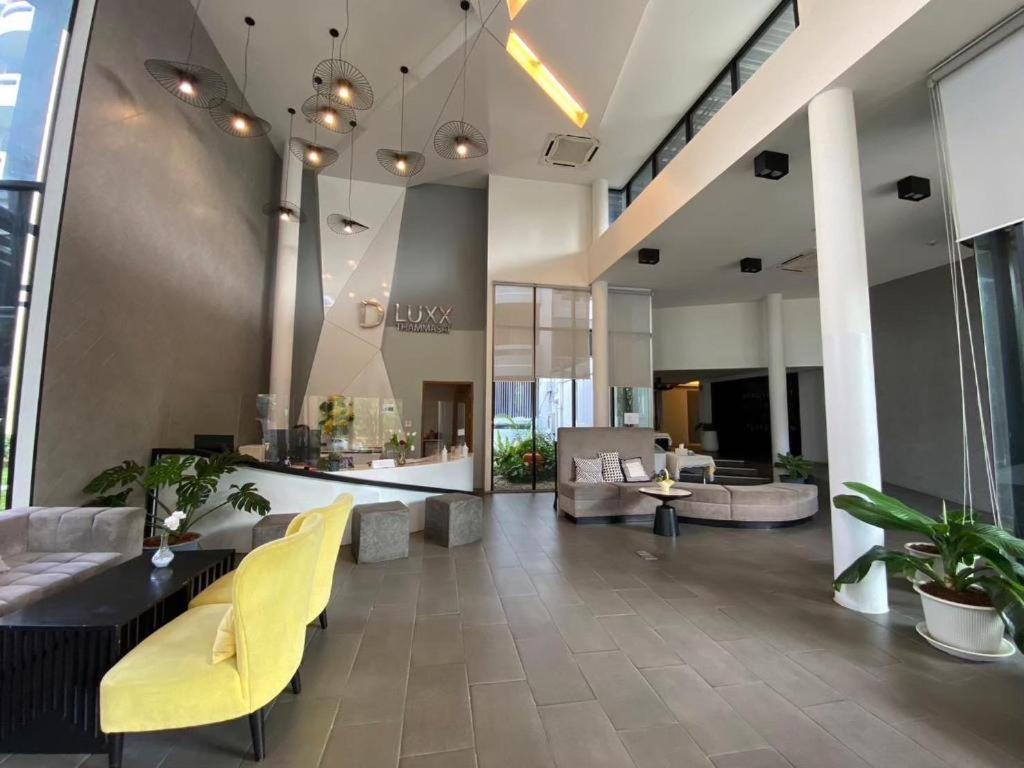 Hotel Dluxx Thammasat Pathum Thani Exterior foto