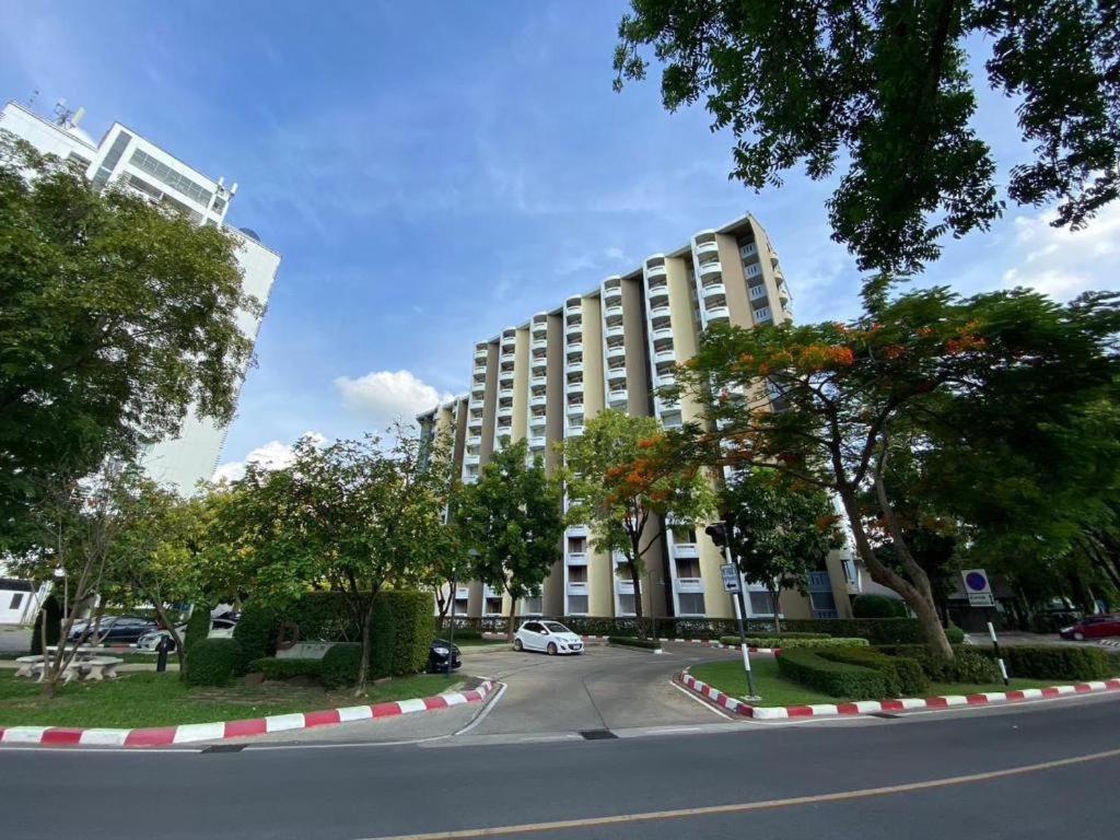 Hotel Dluxx Thammasat Pathum Thani Exterior foto