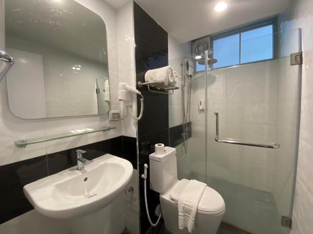 Hotel Dluxx Thammasat Pathum Thani Exterior foto